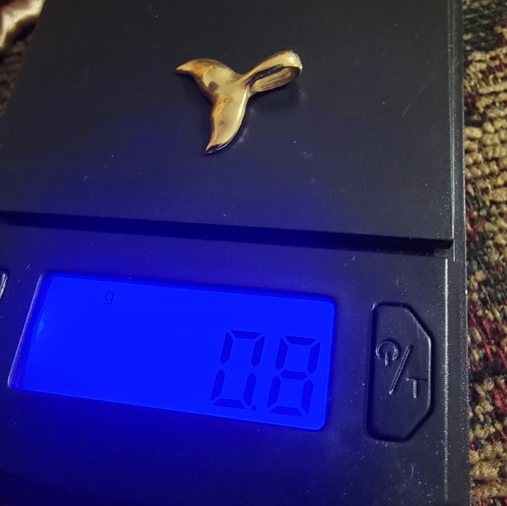 14kt Whale pendant.